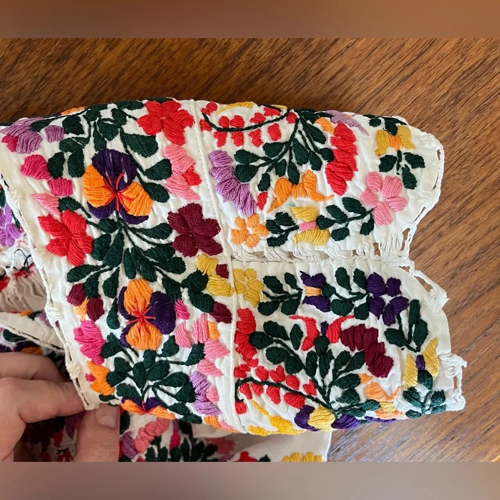 Vintage Huipil. Colorful embroidery on cotton. Girls size 5. - Picture 7 of 11